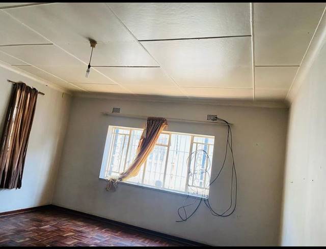 2 BEDROOM PROPERTY TO RENT IN BEZUIDENHOUT VALLEY